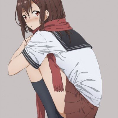 两女子泼水节被多人用高压水枪喷射